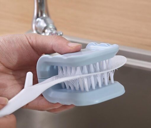 Knife cleaning brush