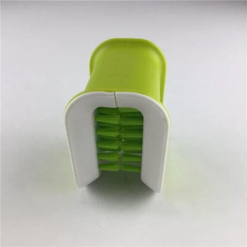 Knife cleaning brush